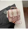 Mochila Feminina Retrô Outono e Inverno 2025 Novo Estilo Tendência para o Dia a Dia Mini Mochila Pequena de Viagem