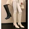 Botas Femininas de Cano Alto em Couro Botas de Cano Reto Novo Estilo Outono/Inverno Versão Coreana Bico Redondo Zíper Lateral Salto Alto Grosso Botas Femininas Não Acima do Joelho