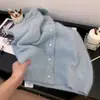 Nova coleção outono/inverno 2026: Cardigã azul de malha macia e suave, com caimento solto e design estiloso, perfeito para mulheres