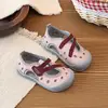 Sandalias Infantiles Cerradas 2026 Verano Nuevo Estilo Niñas Suela Suave Antideslizantes Zapatos de Agua Niños Modernos Versátiles Zapatos de Playa