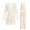 Precioso y sexy conjunto de lencería para casa con top de tirantes de encaje con escote en V profundo y almohadillas en el pecho, pantalones largos y bata de malla 3981