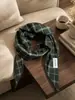 Bufanda triangular de terciopelo fino, estilo coreano, color liso, patrón de cuadros vintage, disponible en varios colores, adecuada para atuendos de otoño e invierno, bufanda de cuello elegante