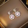 [Acero de Titanio] Collar para Mujer Colgante de Flor con Circonita Pendientes Anillo Lujo Ligero Gama Alta Diseño de Nicho Pendientes Joyería