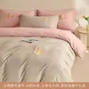 Juego de ropa de cama de cuatro piezas de algodón 100% cepillado con estampado de dibujos animados de clase A, funda de edredón y sábana de algodón puro 100S engrosada, ropa de cama cálida para otoño e invierno