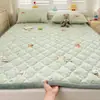 2026 Nuevo Invierno Cálido Leche Polar Estampado Engrosado Suave Colchón Invierno Más Terciopelo Almohadilla Protectora Almohadilla de Cama Estudiante