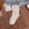 Meias Cinzas Fofas Novas para Mulheres, Meias de Cano Médio para Roupas de Exterior, Estilo Ins da Moda, Meias de Algodão para Primavera e Outono, Meias Longas Retrô Estudantis Esportivas para o Verão