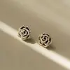 Pendientes de Botón de Flor de Gama Alta Simples Pequeños para Mujer Pequeños Corea del Sur Elegantes Pendientes de Celebridad de Internet Estilo Hada Retro Hepburn