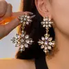 Brincos de Flor de Diamante Retrô Agulha de Prata, Luxo Acessível e Brincos de Alta Qualidade, Brincos Modernos e Elegantes, Design de Nicho