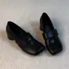 Mocassins femininos Chuyuji de encaixe estilo retrô com bico quadrado e salto grosso, sapatos de couro de encaixe