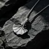 E-commerce joyería personalizada popular colgante de hoja de ginkgo acero de titanio chapado en oro collar de hoja cadena de suéter de moda SP743