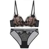 Nova lingerie francesa sexy estilo europeu e americano, apresentando um design transparente e sedutor com costas cruzadas, renda bordada e um sutiã de bojo triângulo sem aro, criando um efeito push-up