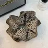 Goma para el pelo de doble capa con estampado de leopardo para mujer, nuevo estilo 2025, para moño y coleta, banda para el pelo elegante, tamaño grande