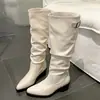 Botas largas blancas de punta con tacón grueso para mujer, nuevo estilo vintage verano 2026, adecuadas con faldas, suela suave, botas western adelgazantes