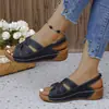 Sandalias Europeas y Americanas de Tira Cruzada con Suela Gruesa para Mujer 2025 Nuevos Zapatos de Moda para Mujer Cómodos de Correa Única Estilo Europeo y Americano Tacón de Cuña Venta al por Mayor Tallas Grandes