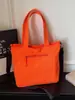 Bolso de Hombro Casual Minimalista Blanco Leche con Múltiples Bolsillos y un Toque Artístico para Estudiantes Universitarias, Adecuado para Viajes Matutinos, Viajes y Compras