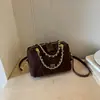 Bolso súper sexy de un solo hombro con estilo, patrón de cadena y diamantes, 2026, bolso cruzado para mujer, moda, nuevo estilo, otoño, para ir al trabajo, textura de nicho