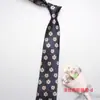 Corbata británica nueva de cuero para hombre con forma de corazón de flor de poliéster corbata de mano corbata de negocios en stock al por mayor