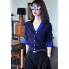 Cárdigan de Punto Estilo Coreano Cuello en V Bloques de Color Falso Dos Piezas para Mujer Otoño Manga Larga Azul Oscuro Versátil Temperamento Capa Base