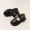 Zapatos Pequeños de Cuero para Niñas 2025 Primavera Nuevo Estilo Zapatos para Niñas Pequeñas Zapatos Individuales de Cuero PU Zapatos de Princesa Suela Suave Sandalias para Niños Medianos y Grandes