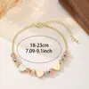 Pulsera de Corazón de Oro Tricolor para Mujer Diseño de Nicho Sentido de Lujo Ligero Flor Tallada Cuentas Redondas Versátil Sentido de Gama Alta Regalo para Mejor Amiga