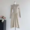 Vestido suéter de punto de calidad para comercio exterior de mujer, otoño e invierno, cuello semi-alto, entallado en la cintura, plisado, bajo amplio, vestido línea A para mujer