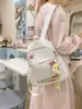 Mochila Fofa para Estudante Universitário 2025 Nova Leve Bordada Mochila de Viagem Nicho Roupas de Trabalho Versátil Ins Pequena Bolsa Escolar