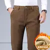 Calça masculina de veludo cotelê, novo estilo outono e inverno, forrada com fleece e espessa, calça casual de corte reto para homens, calça de inverno para pais