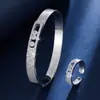 Pulsera y anillo de dos piezas de lujo ligero, geométricos, huecos, incrustados con circonita, conjunto de joyería moderno y versátil, adecuado para fiestas, regalos y uso diario.