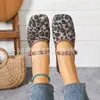 Zapatos de moda poco profundos para mujer de comercio exterior transfronterizo con estampado de leopardo y hebilla, mocasines de talla grande estilo 2026 nuevo con punta cuadrada