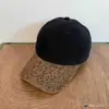 Boné de Baseball Rétro Coreano com Estampa de Leopardo, Aba Reta, Logo R Bordado, Painéis Mesclados, para Homens e Mulheres, Casual Versátil de Outono e Inverno, Top Macio, Boné Bico de Pato