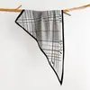 Pañuelo Triangular Retro de Moda 2026 para Mujer, Nueva Moda de Primavera Nicho Versátil para Viajar al Trabajo Bufanda para el Cuello