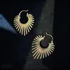 Brincos de Clipe Exagerados em Forma de Coração com Linha Europeus e Americanos para Mulheres, Design de Nicho de Luxo Leve, Brincos Versáteis da Moda, Novos Acessórios de Orelha Estilo 2026