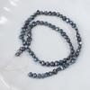 Perla de agua dulce teñida de forma barroca de 4-5 mm, material artesanal, una tira de unos 35 cm, 70 piezas