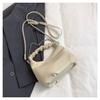 Bolso de Mano de Mujer de Alta Gama, Moderno, Transfronterizo, Primavera 2026, con Cadena Texturizada, Adecuado para el Trabajo, Hombro y Cruzado, Estilo Bollo