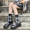 Meias xadrez losango preto e branco meias femininas jk de cano médio outono e inverno estilo retro preppy meias de cano alto xadrez losango meias xadrez tabuleiro de xadrez