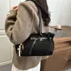 Bolsa Satchel Retro de Aparência Sofisticada para o Trabalho para Mulheres 2025 Inverno Nova Estilo Coreano Casual Nicho Bolsa de Ombro Estilosa Tendência