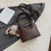 Bolsas Retrô de Nicho da Moda para Mulheres Inverno 2025 Nova Bolsa Transversal Casual Estilosa Bolsa de Mão de Alto Valor Bolsa Saco