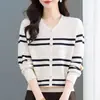 26 Suéter Feminino Outono Inverno Novo Estilo Gola V Listrado Tricô de Mãe Camada Base Pulôver Manga Longa Camada Base Top Solto