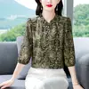 Foto Real de Nuevo Estilo Elegante y Clásico para Primavera 2026, Camisas Nobles Adelgazantes y Rejuvenecedoras para Mujer