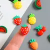 Piña Fresa Fruta Simulada Resina Accesorios Pequeños Hechos a Mano DIY Funda para Teléfono Móvil Imán para Refrigerador Agujero Hebilla de Zapato Accesorios