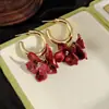 Aretes Florales Estilo Maillard de Aguja Plateada, Diseño Retro de Nicho, Dulces Modernos Elegantes, Aretes de Lujo Accesibles Personalizados