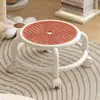 Novo Banquinho Baixo Giratório de Venda Quente de Verão com Rodas Universais para Uso Doméstico, Adequado para Limpeza de Pisos, Manicures, Pedicures e como Banquinho para Ajudar Crianças a Aprender a Andar