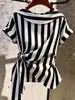 Camisa a rayas de cuello redondo y manga corta estilo francés, moderna y elegante para mujer, nueva blusa ajustada de verano 2026 que ciñe la cintura