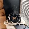 Mochila de Grande Capacidade com Laço de Pérola de Comércio Exterior Verão Moda Portátil Bolsa Quadrada Pequena Estilo Coreano Simples Corrente Bolsa Feminina
