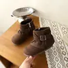 Botas Martin Retro Maillard Mate para Niños de Otoño 2026 Nuevas Botas de Piel con Hebilla para Niñas Botas de Tacón Apilado Botas Cortas con Forro de Terciopelo