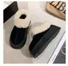 Botas de Neve com Solado Grosso Femininas 2026 Chegada Nova de Inverno Veludo Plus Espessado Sapatos Grandes de Algodão do Nordeste Aquecimento Adulto Sapatos Peludos de Pão