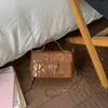 2026 Verão Novo Estilo Pequeno Perfume Bolsa Acolchoada com Corrente Elegante Bolsa de Ombro Único Bolsa Transversal Moda Simples Bolsa Quadrada Pequena