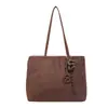 Bolso de mano casual simple y versátil para mujer, 2026, gran capacidad, ligero, estilo retro, adecuado para ir al trabajo, bolso de hombro, bolso de gamuza para debajo del brazo