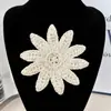 Materiales DIY para Decoraciones de Flores de Ganchillo Hechas a Mano Color Albaricoque, Accesorios de Ropa al por Mayor, Flores Tejidas Exquisitas