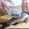 Raspador de escamas de peixe doméstico fechado com compartimento de armazenamento embutido, remove as escamas de peixe sem espirrar, fácil de usar e economiza trabalho